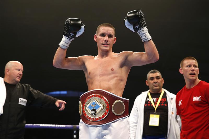 Liam Walsh v Isaias Santos Sampaio