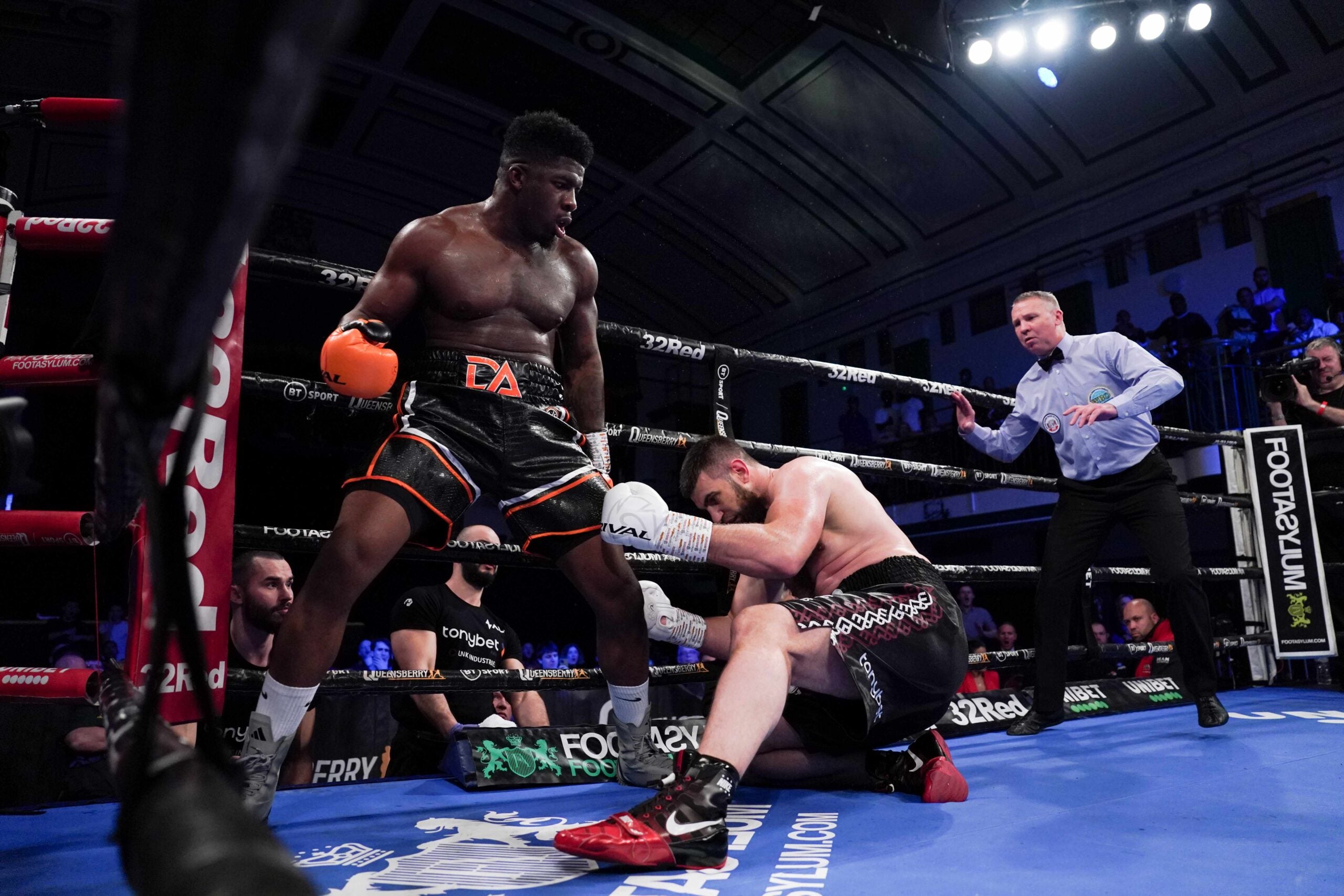 Adeleye Continues Heavyweight Charge