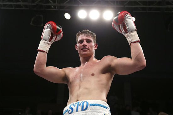 Barclay Steps In To Face Askin For English Crown - Queensberry