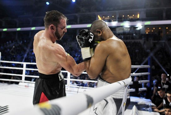 Big Mac Halts Jones In Four And Aims For Second World Title In 2016 - Queensberry