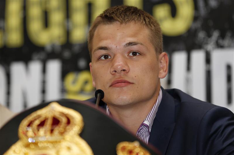 Boxing Great Roy Jones Jr. Training Chudinov For Buglioni Title Defence - Queensberry