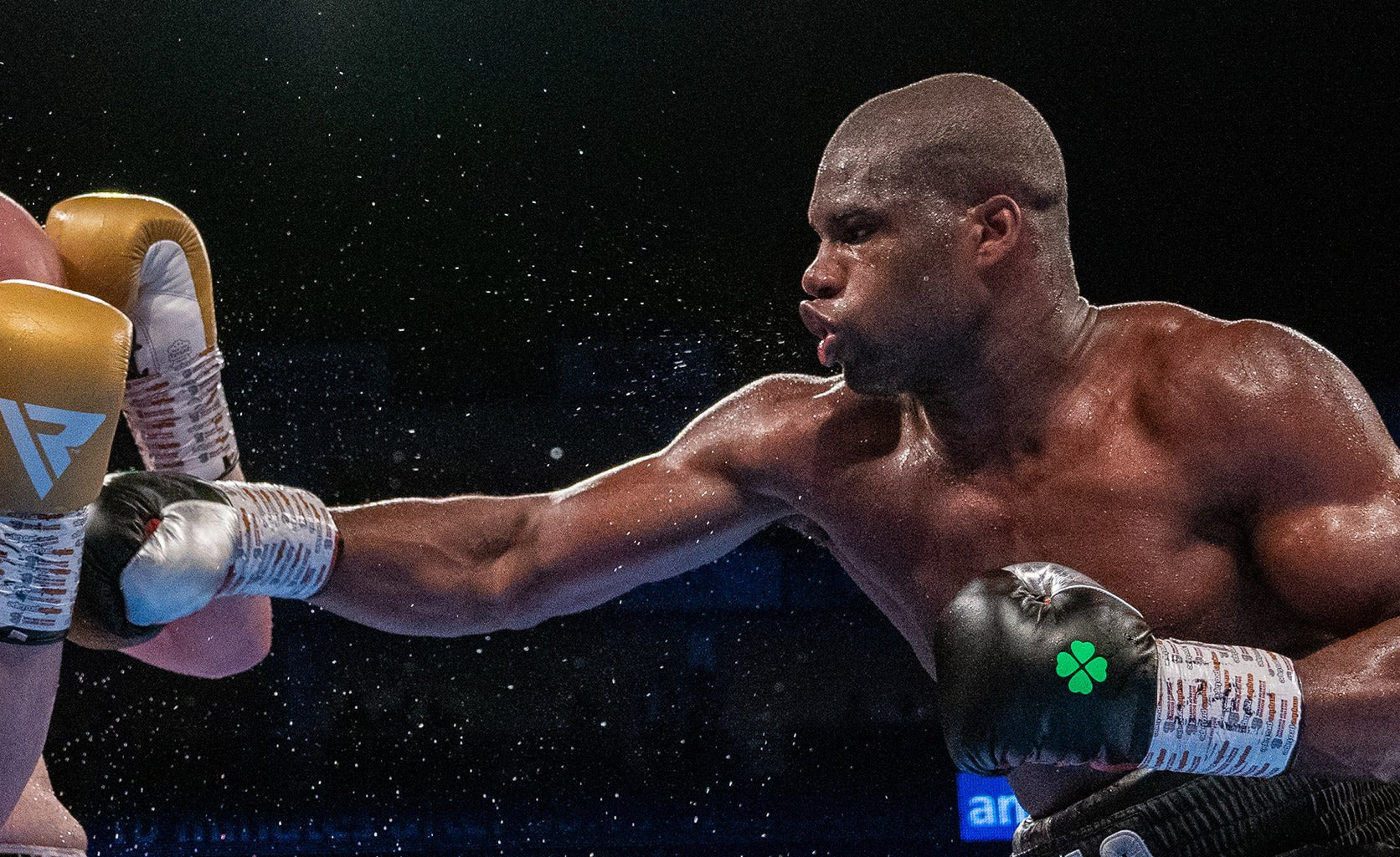 Dubois Says It With A Smile - Queensberry