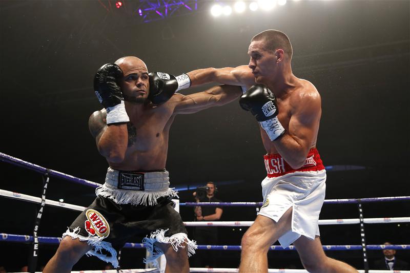 Walsh Shoots Down Sampaio With Devastating Body Shot - Queensberry